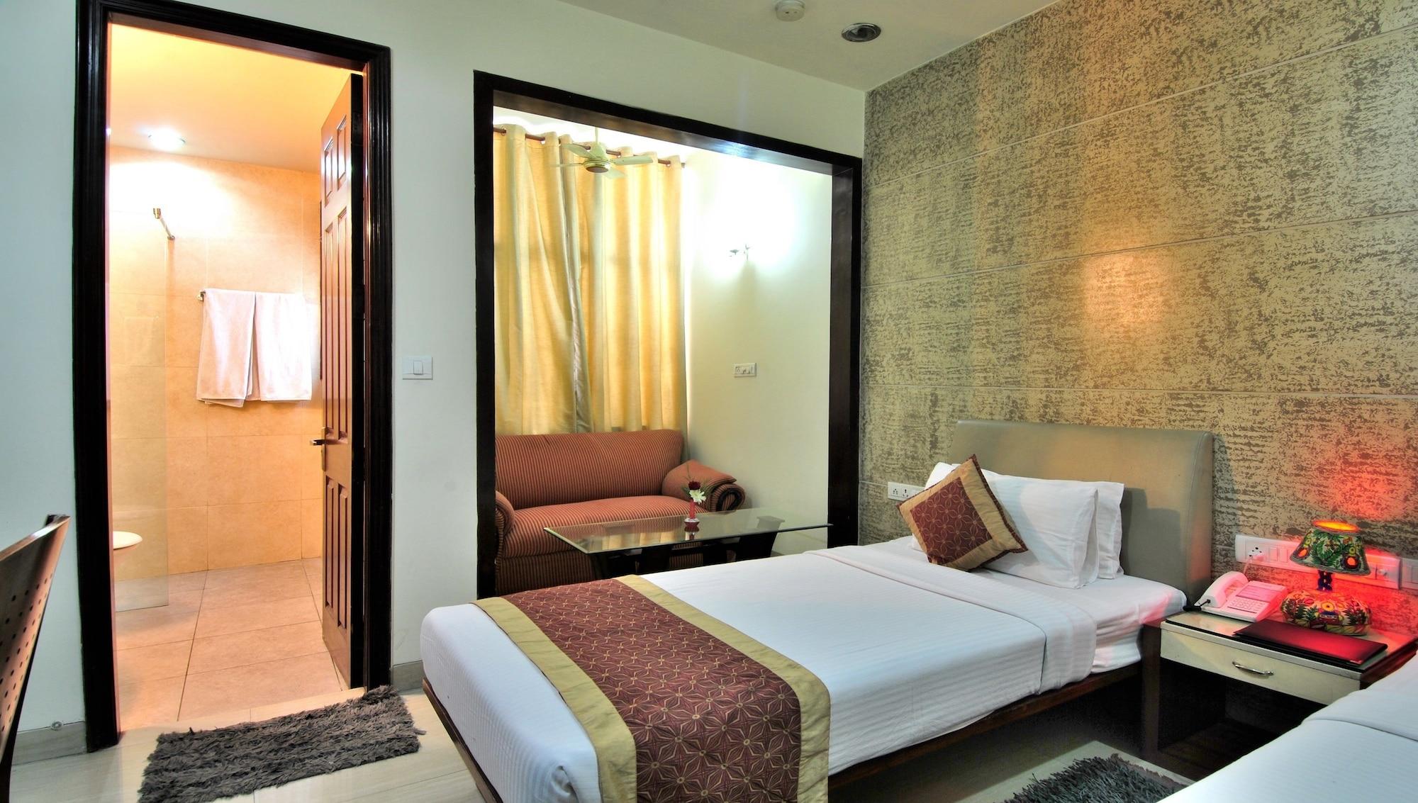 Cosy Grand, Chanakyapuri By The Cosy Hotels New Delhi Bagian luar foto
