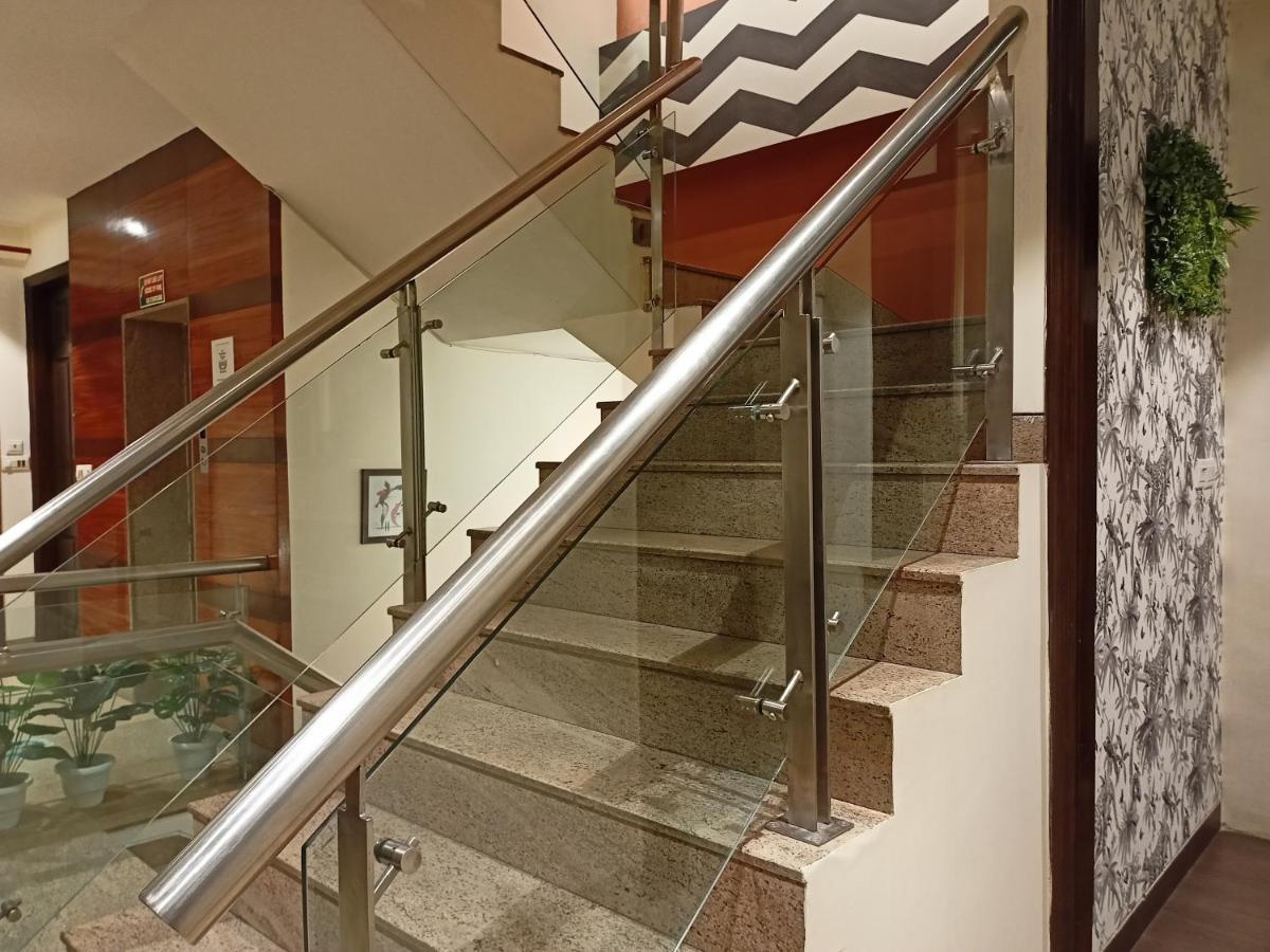 Cosy Grand, Chanakyapuri By The Cosy Hotels New Delhi Bagian luar foto