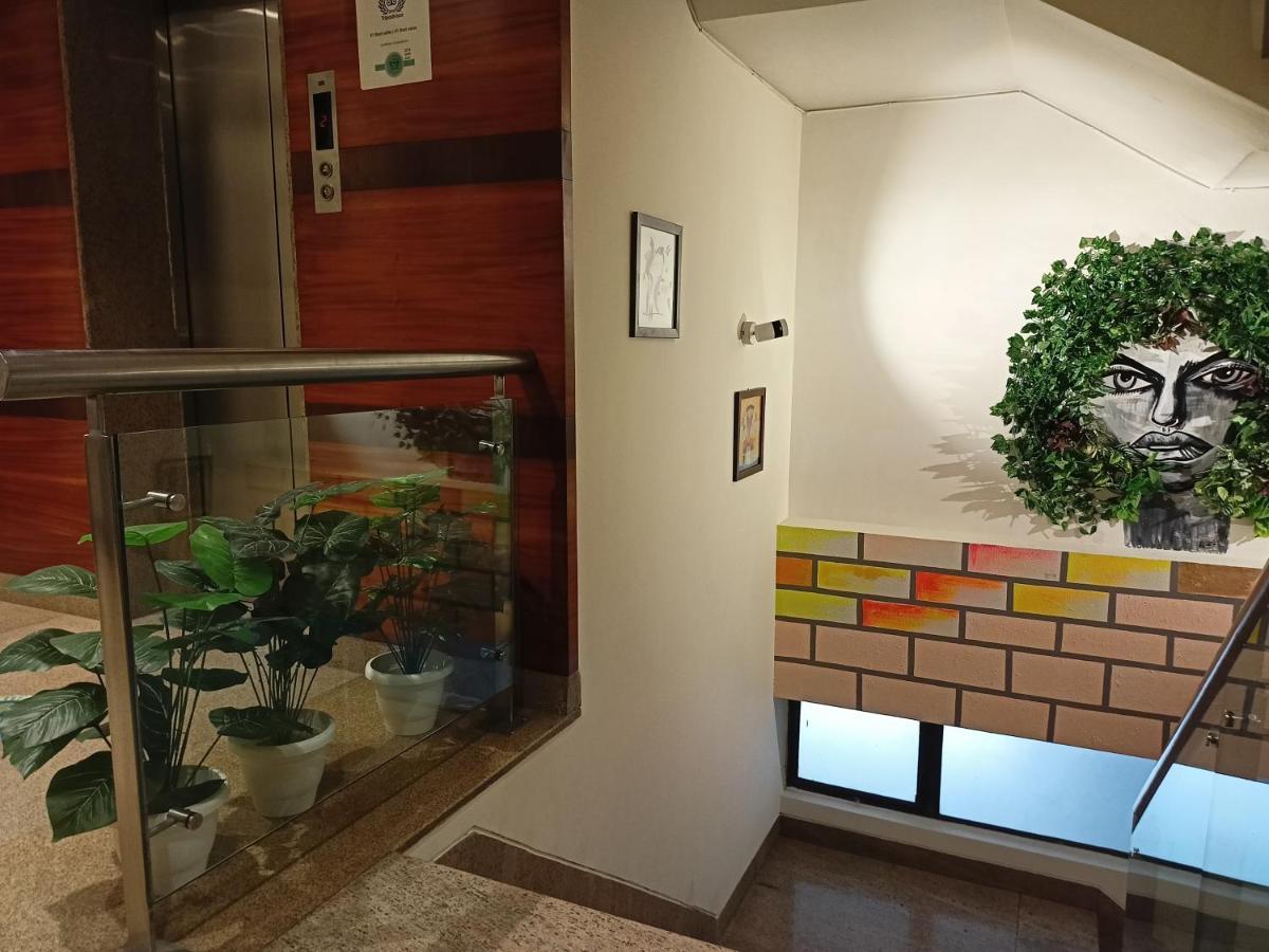 Cosy Grand, Chanakyapuri By The Cosy Hotels New Delhi Bagian luar foto