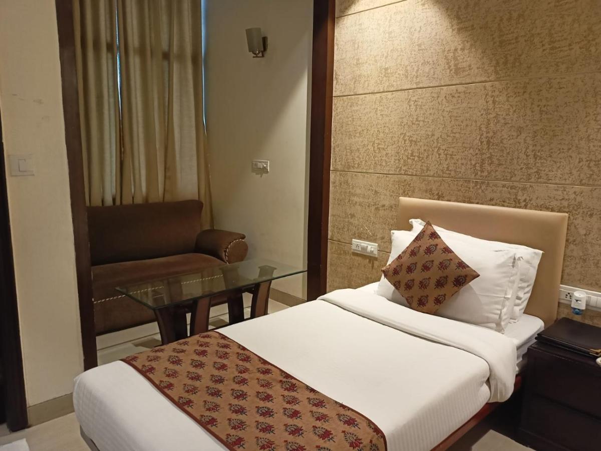 Cosy Grand, Chanakyapuri By The Cosy Hotels New Delhi Bagian luar foto