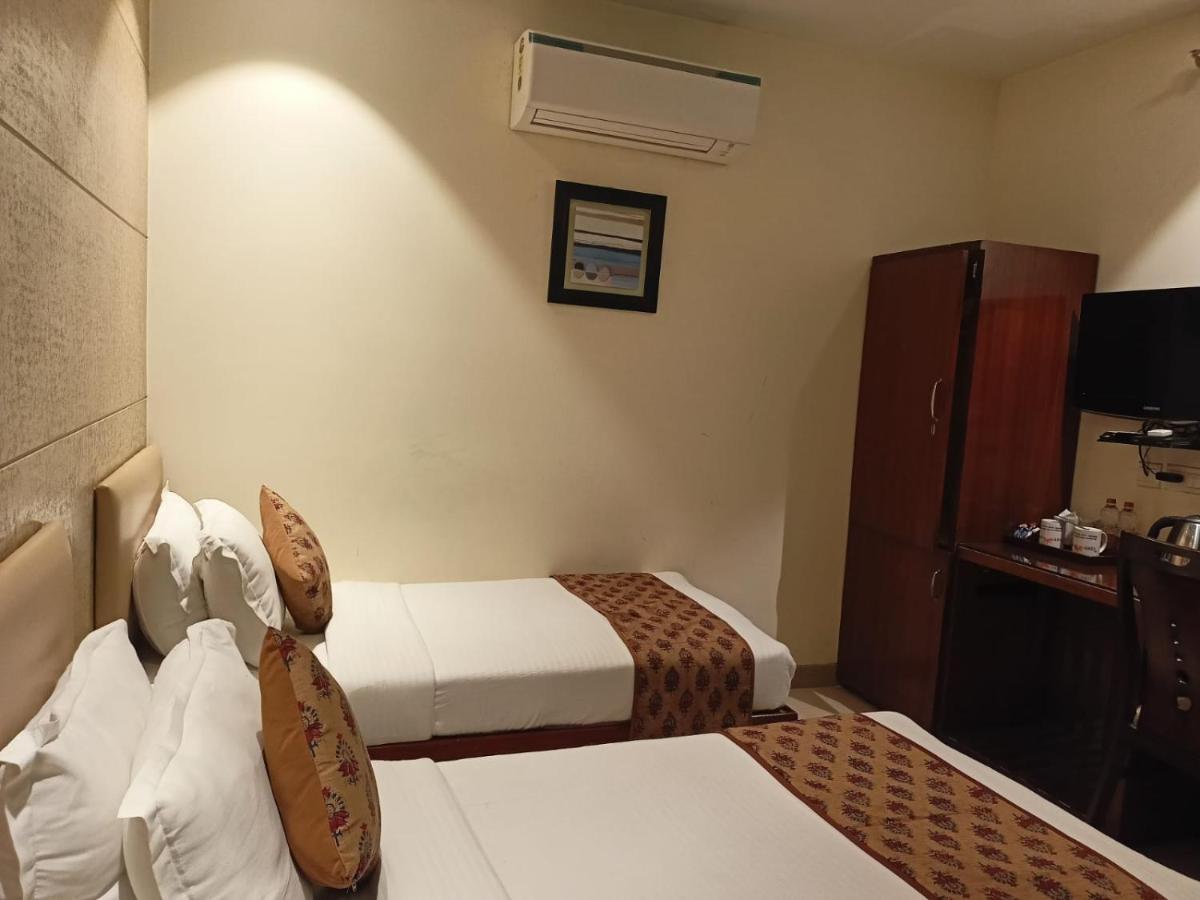 Cosy Grand, Chanakyapuri By The Cosy Hotels New Delhi Bagian luar foto