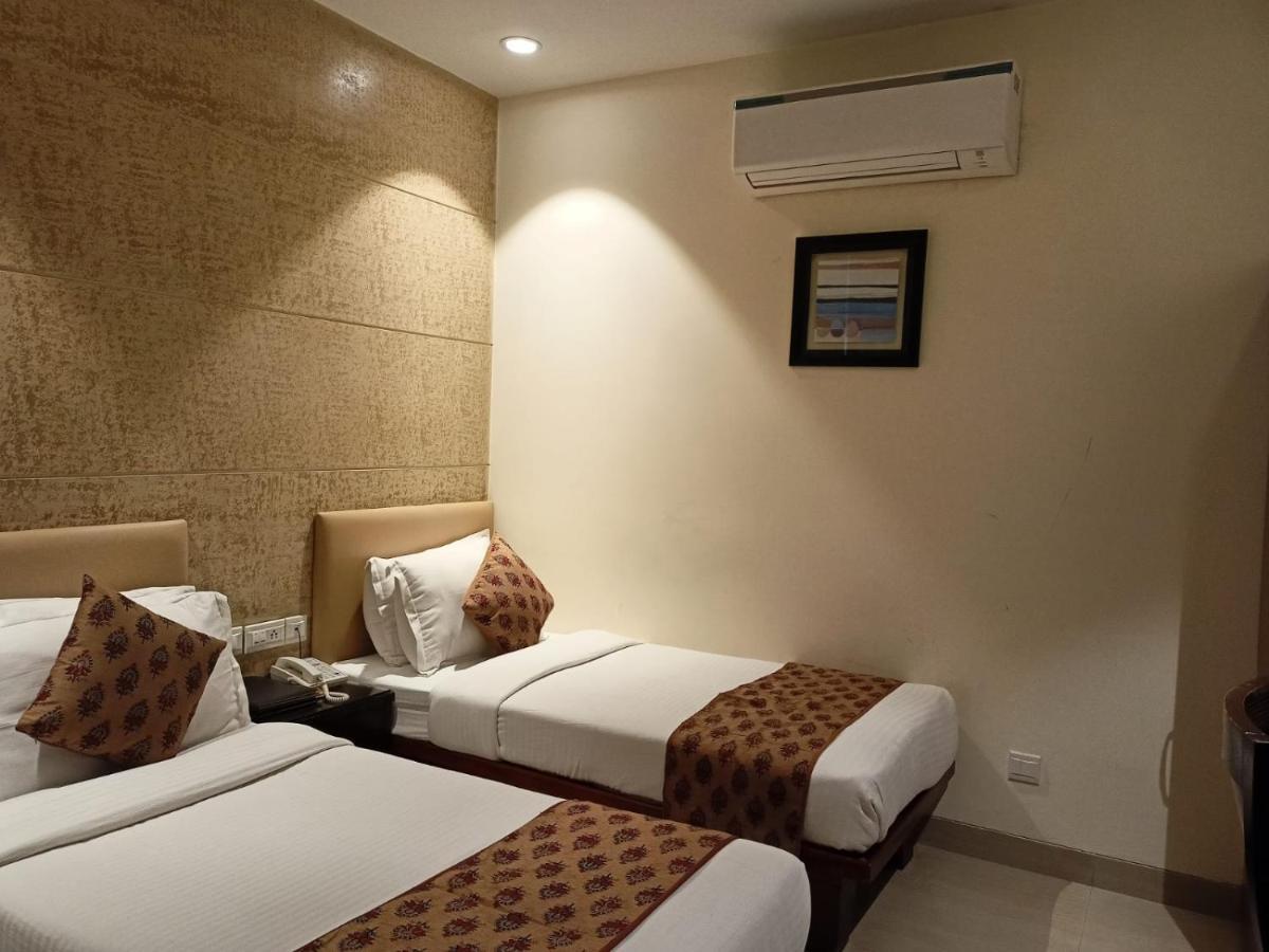 Cosy Grand, Chanakyapuri By The Cosy Hotels New Delhi Bagian luar foto
