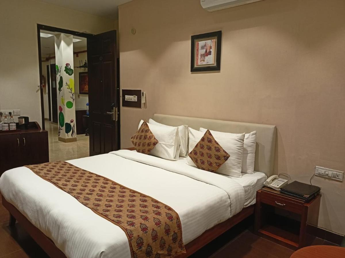 Cosy Grand, Chanakyapuri By The Cosy Hotels New Delhi Bagian luar foto