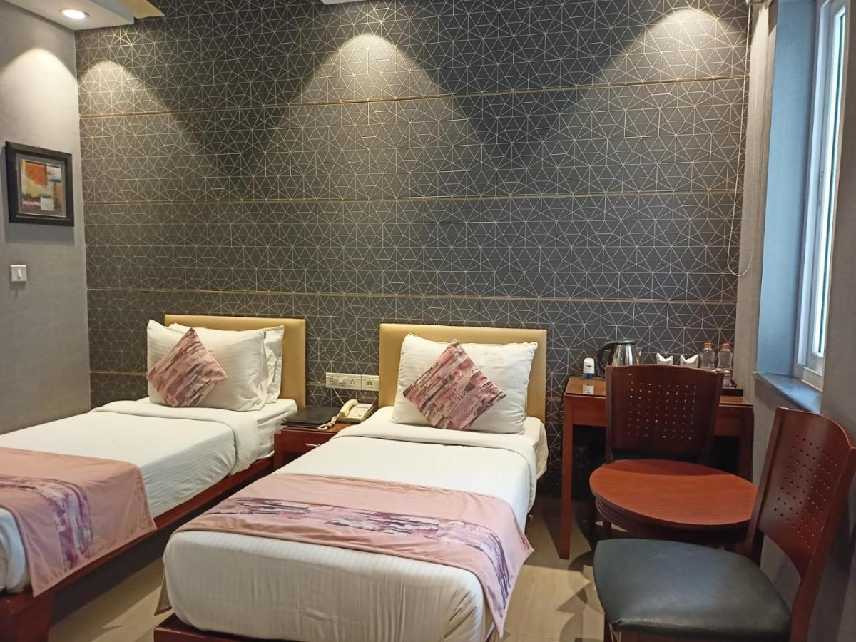 Cosy Grand, Chanakyapuri By The Cosy Hotels New Delhi Bagian luar foto