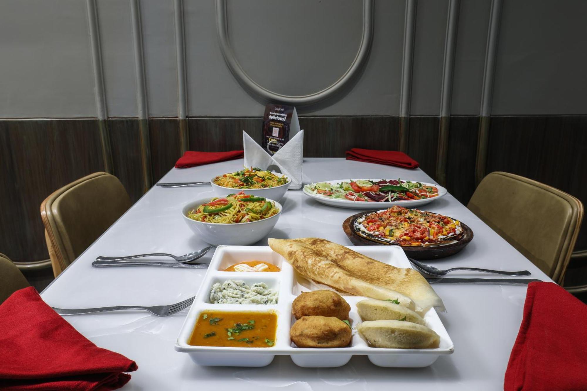 Cosy Grand, Chanakyapuri By The Cosy Hotels New Delhi Bagian luar foto
