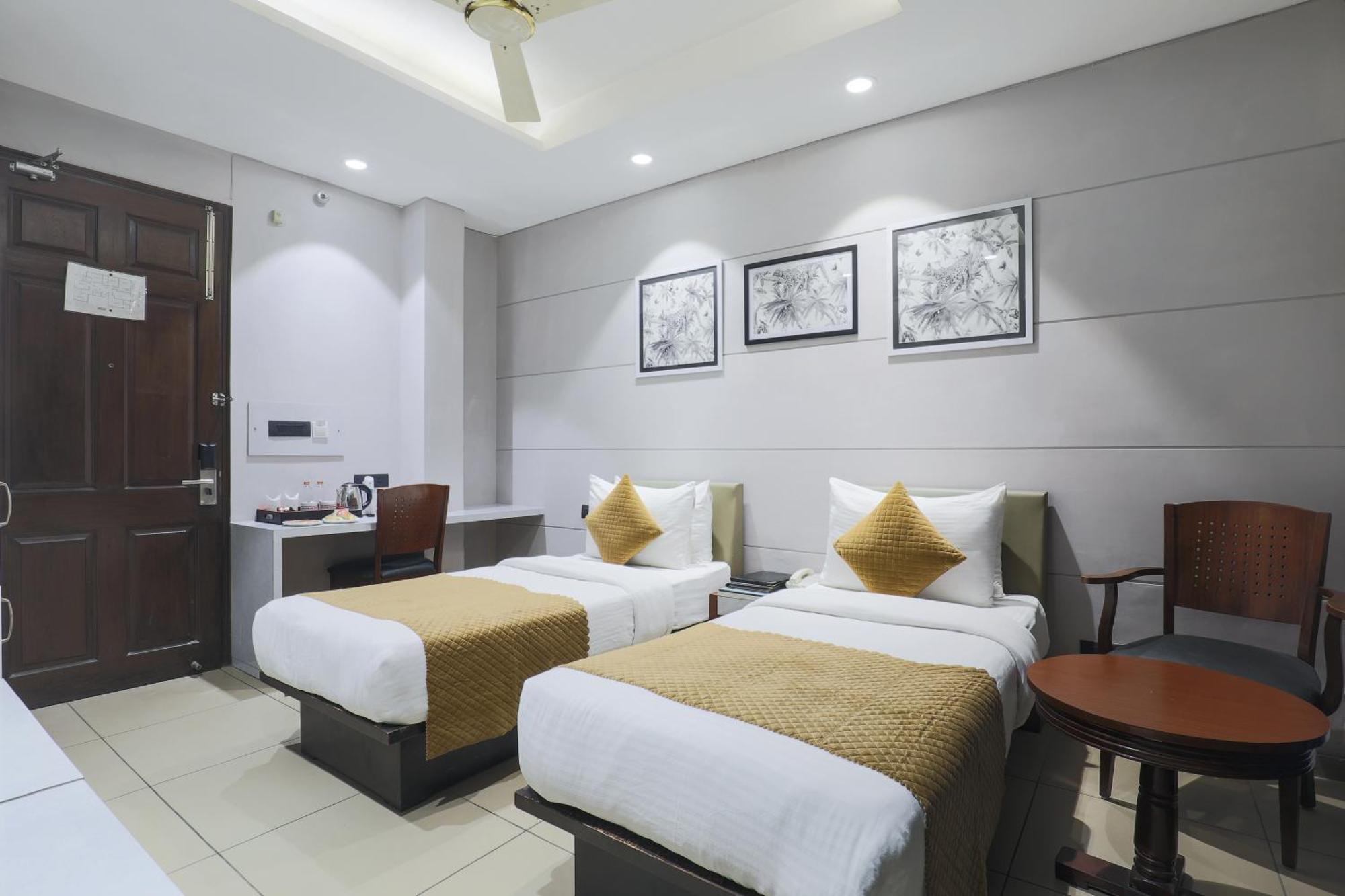 Cosy Grand, Chanakyapuri By The Cosy Hotels New Delhi Bagian luar foto