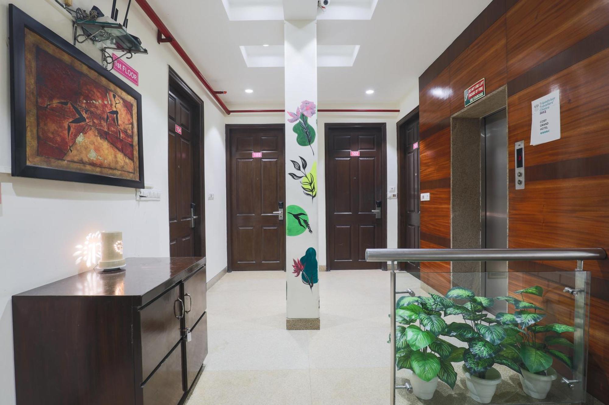 Cosy Grand, Chanakyapuri By The Cosy Hotels New Delhi Bagian luar foto