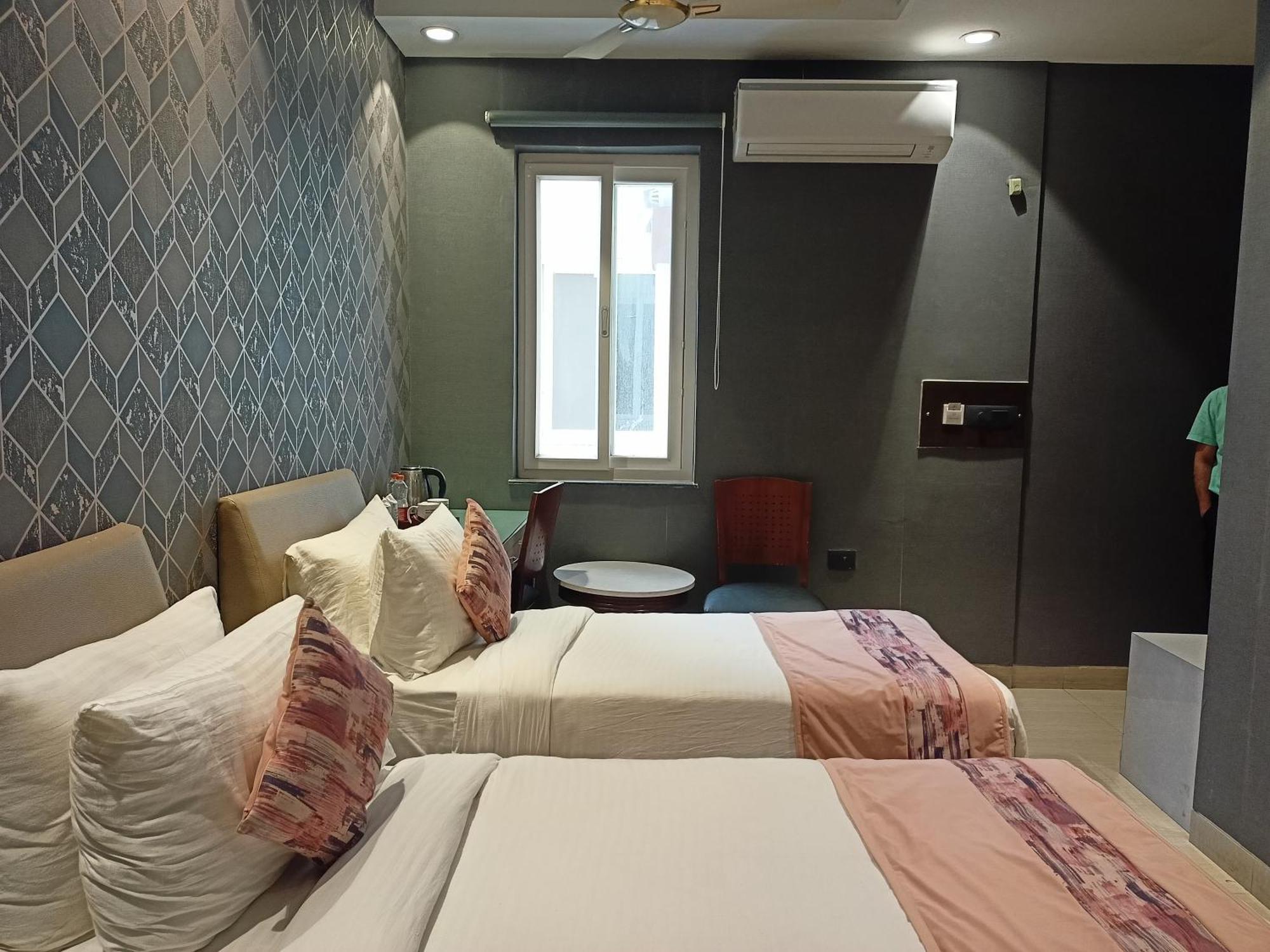 Cosy Grand, Chanakyapuri By The Cosy Hotels New Delhi Bagian luar foto