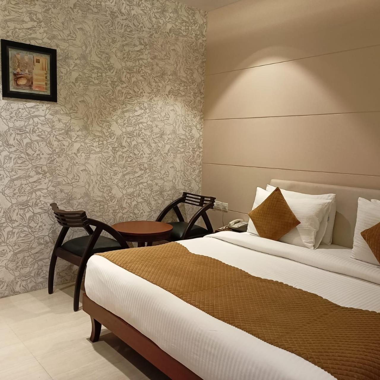 Cosy Grand, Chanakyapuri By The Cosy Hotels New Delhi Bagian luar foto