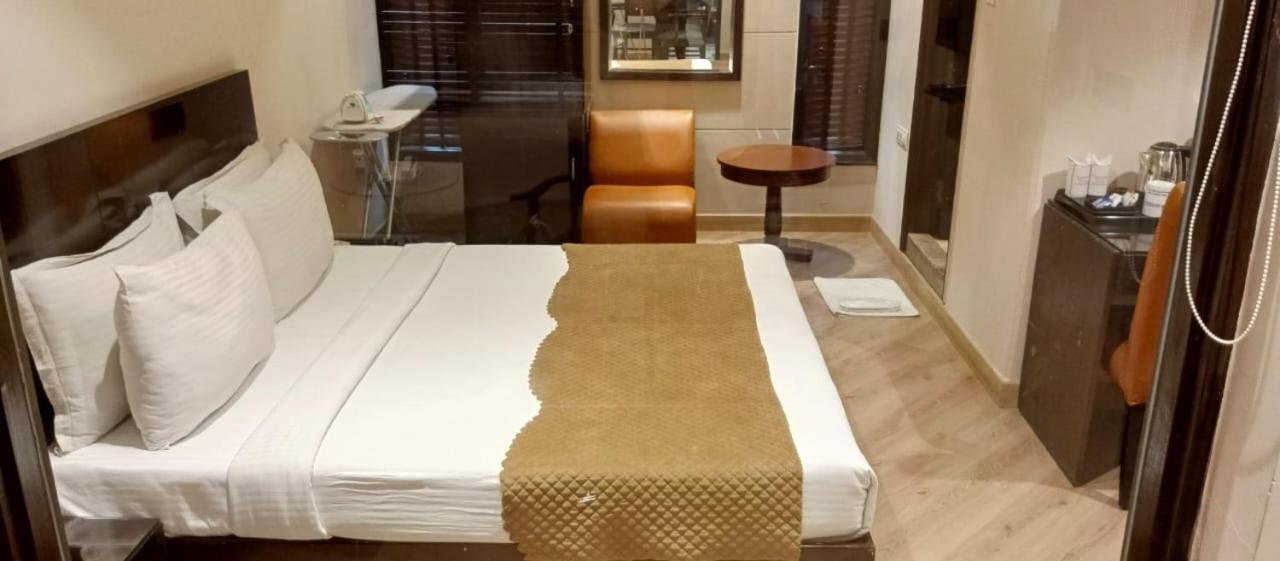 Cosy Grand, Chanakyapuri By The Cosy Hotels New Delhi Bagian luar foto