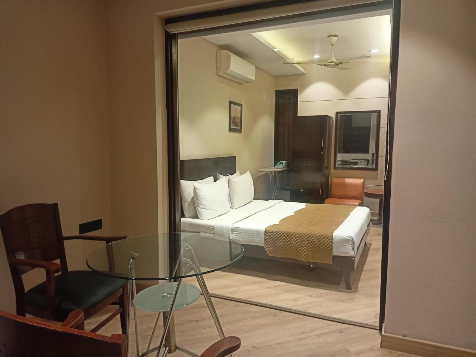 Cosy Grand, Chanakyapuri By The Cosy Hotels New Delhi Bagian luar foto