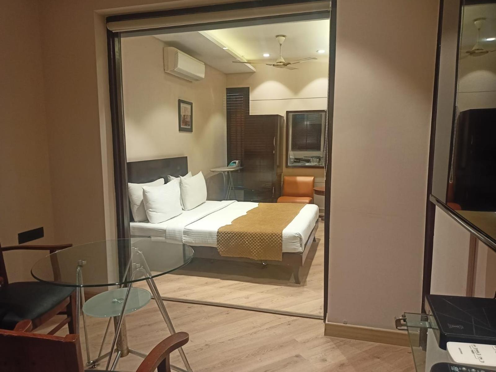 Cosy Grand, Chanakyapuri By The Cosy Hotels New Delhi Bagian luar foto