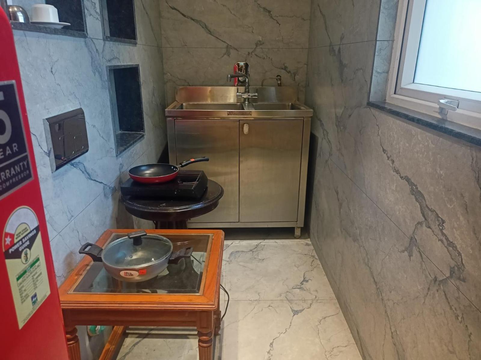 Cosy Grand, Chanakyapuri By The Cosy Hotels New Delhi Bagian luar foto