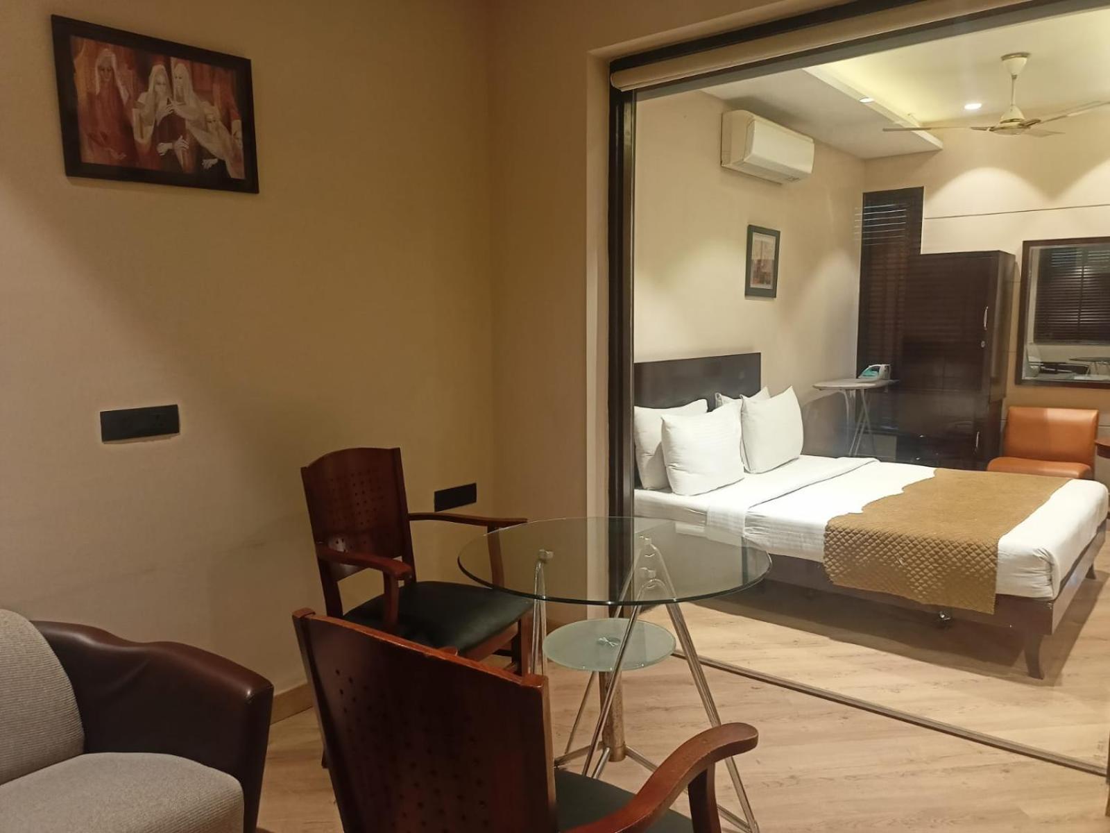 Cosy Grand, Chanakyapuri By The Cosy Hotels New Delhi Bagian luar foto